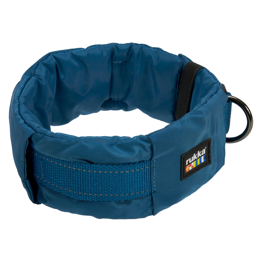 Rukka Pets Puff Collar - sininen kaulapanta yksityiskohtakuvassa